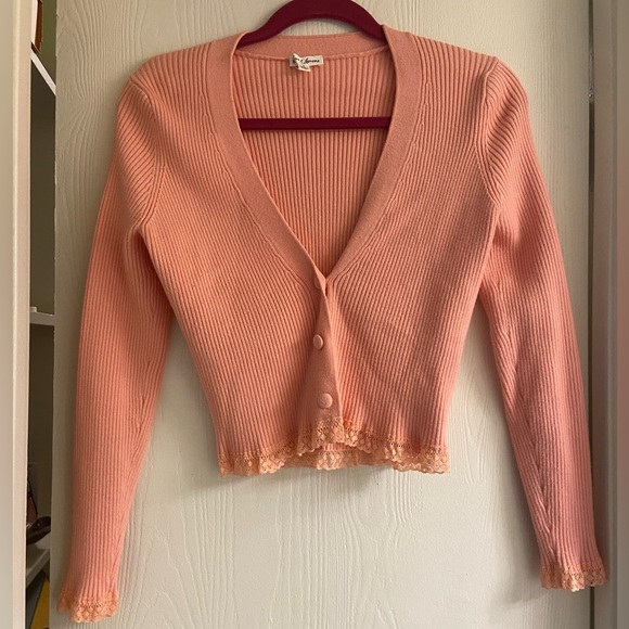 SOLD 🍑 - Picture 3 of 5